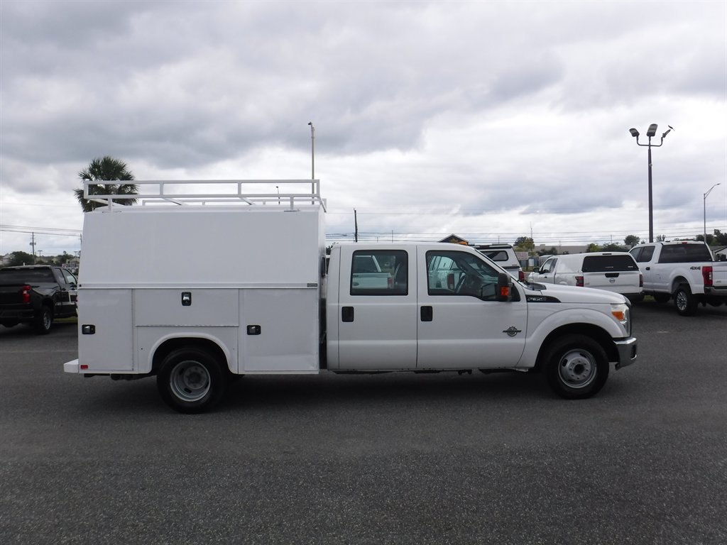2016 Ford F-350 Super Duty Chassis Cab XL's photo