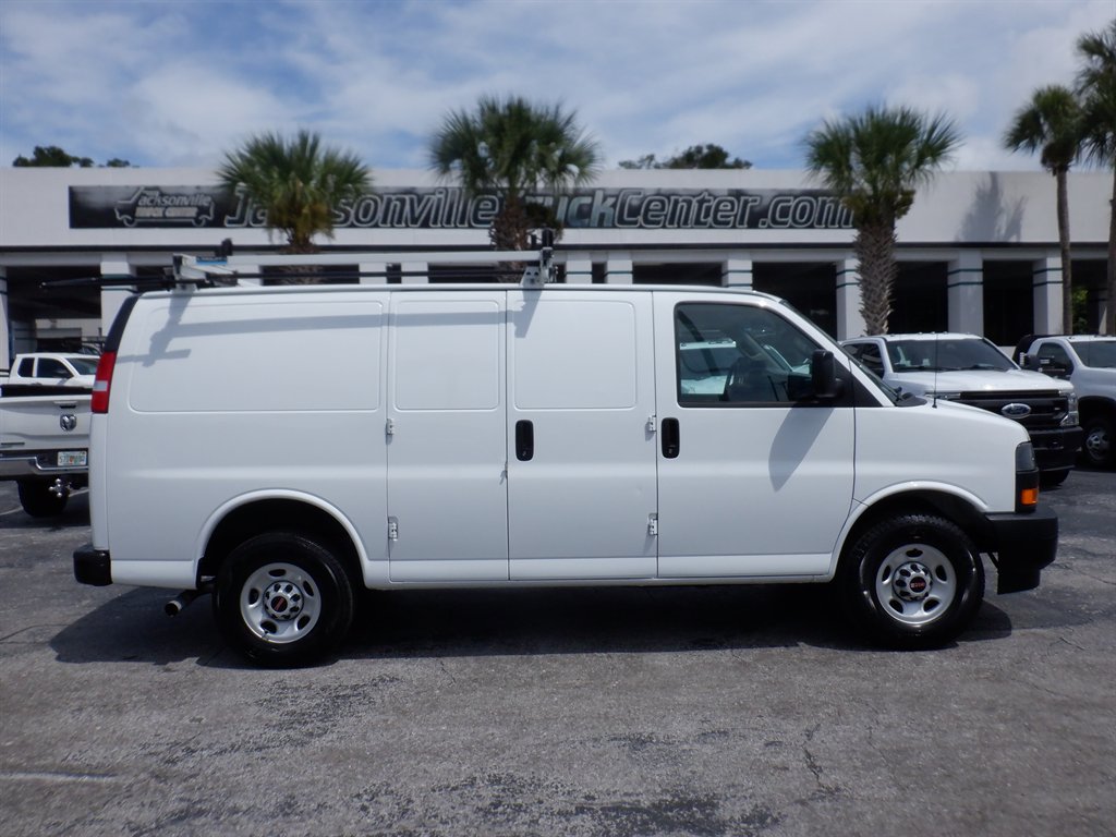 2023 GMC Savana Cargo Work Van's photo