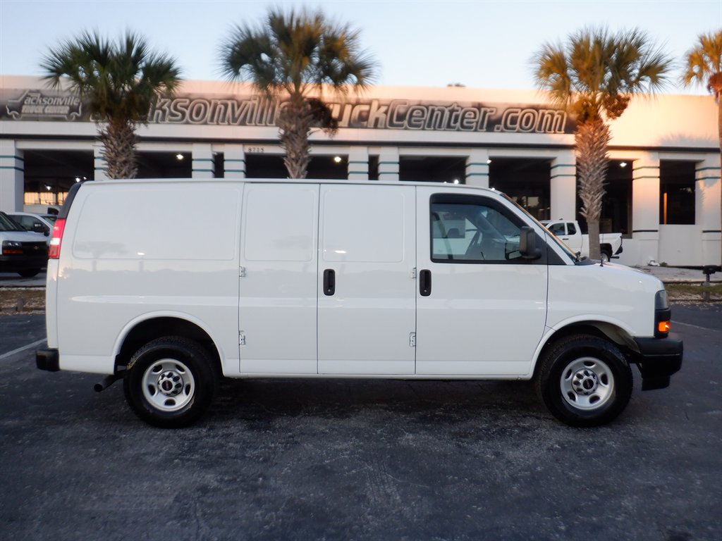 2023 GMC Savana Cargo Work Van's photo