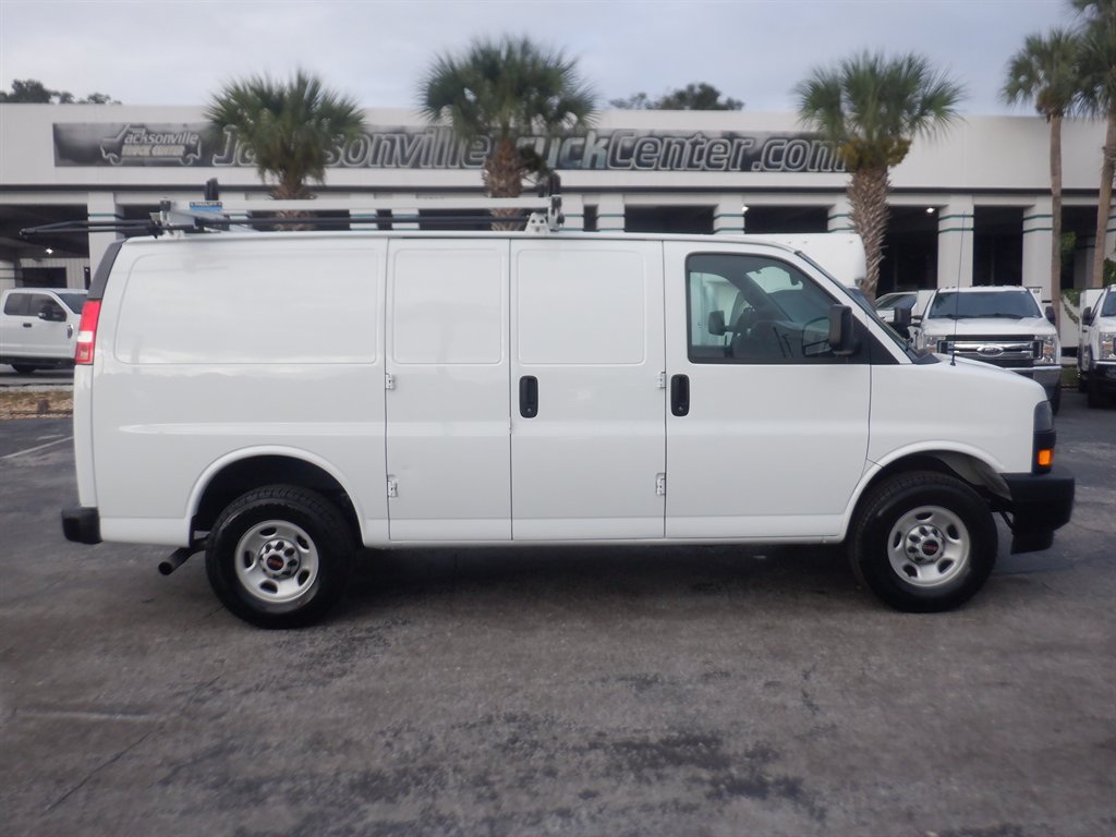 2023 GMC Savana Cargo Work Van's photo