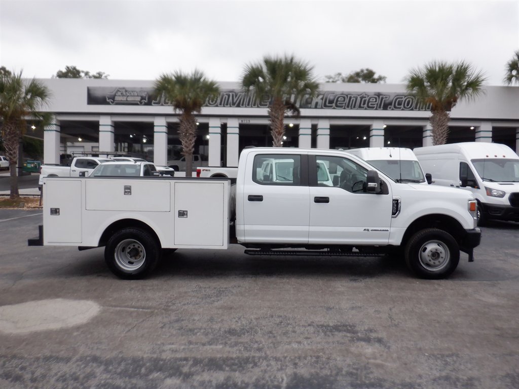 2022 Ford F-350 Super Duty Chassis Cab's photo