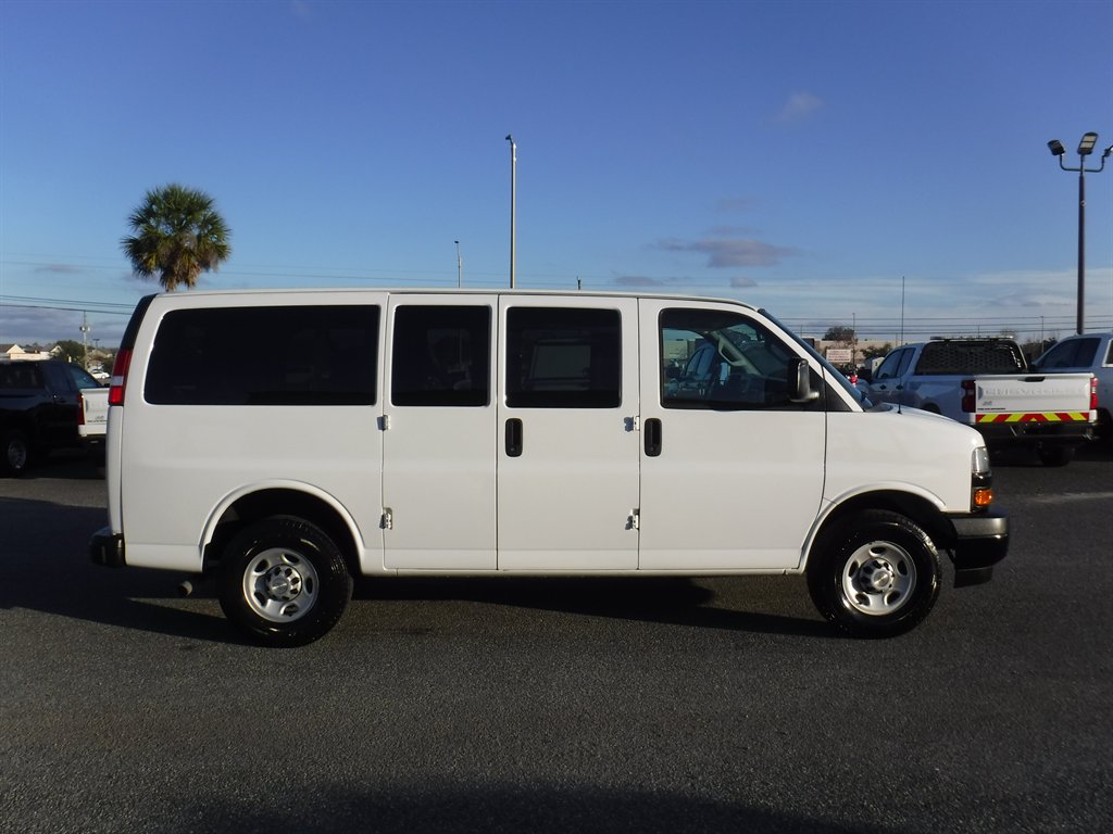 2020 Chevrolet Express Passenger LS's photo