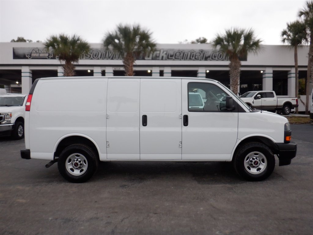 2023 GMC Savana 2500's photo