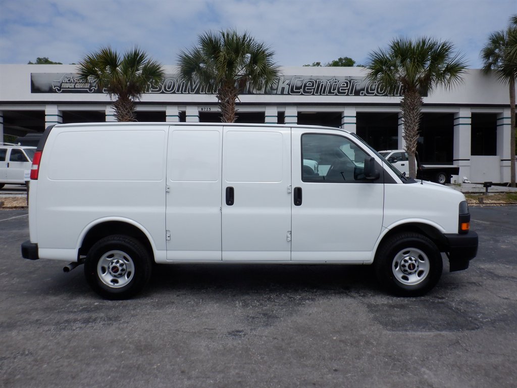 2023 GMC Savana 2500's photo