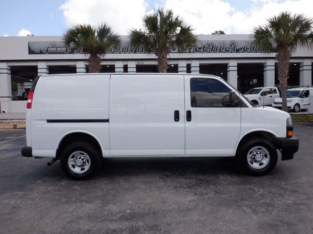 2020 Chevrolet Express's photo
