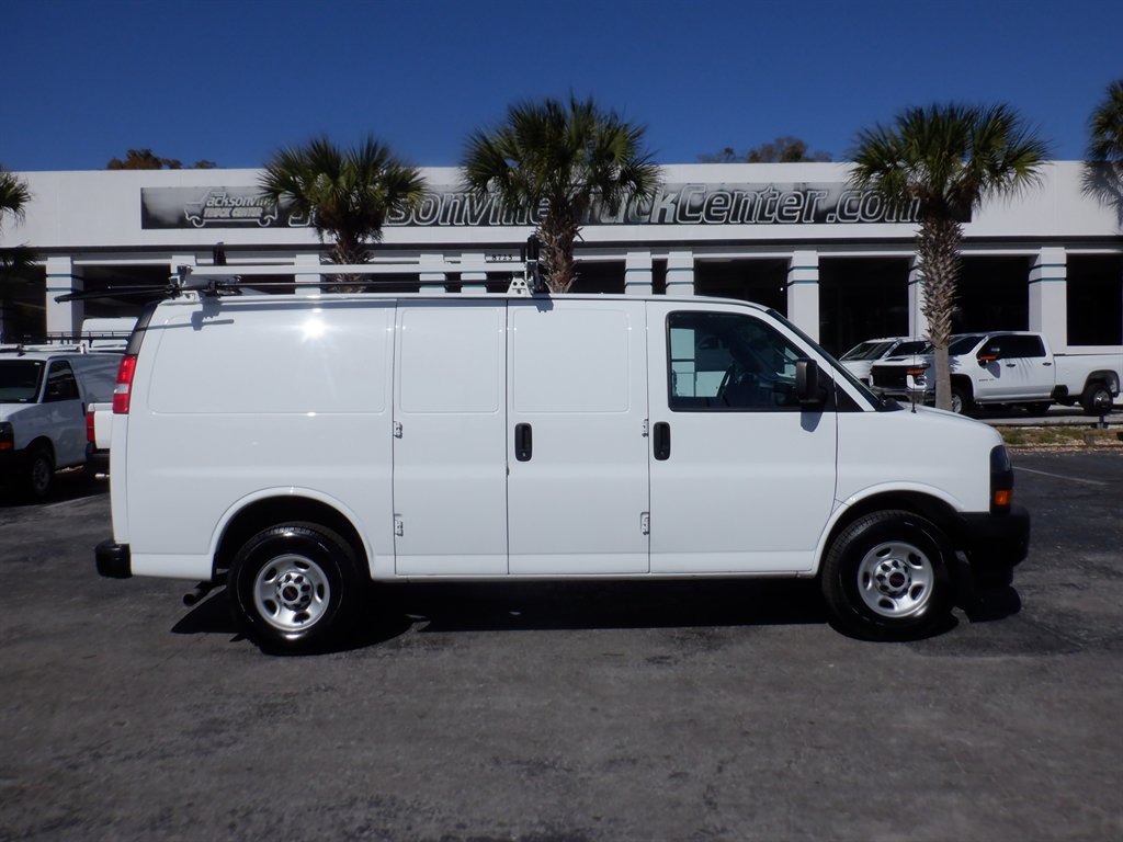 2023 GMC Savana 2500's photo