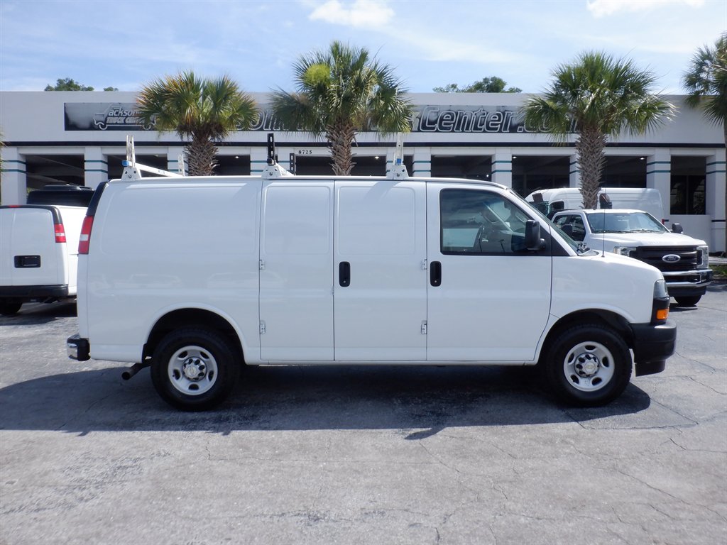 2020 Chevrolet Express's photo