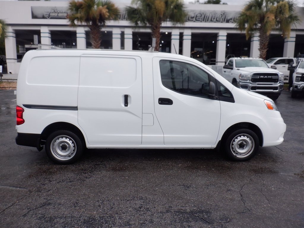 2021 Nissan NV200 S's photo