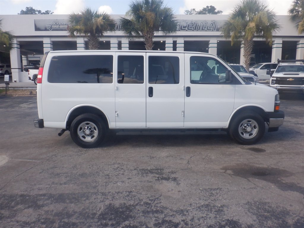 2017 Chevrolet Express 2500 LS's photo